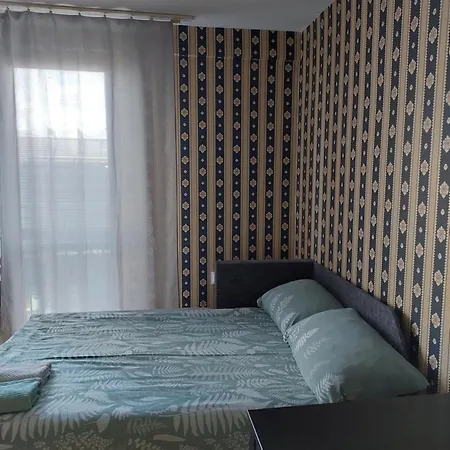 ,центр,біля метро Rondo Onz Roland Aleja Jana Pawla Ii,18 *