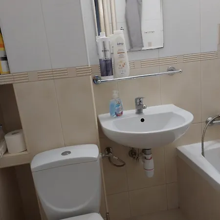 ,центр,біля метро Rondo Onz Roland Aleja Jana Pawla Ii,18 Varšava