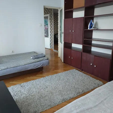 ,центр,біля метро Rondo Onz Roland Aleja Jana Pawla Ii,18