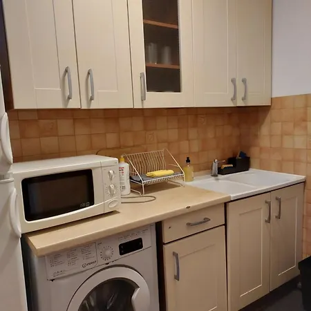 ,центр,біля метро Rondo Onz Roland Aleja Jana Pawla Ii,18 Varšava